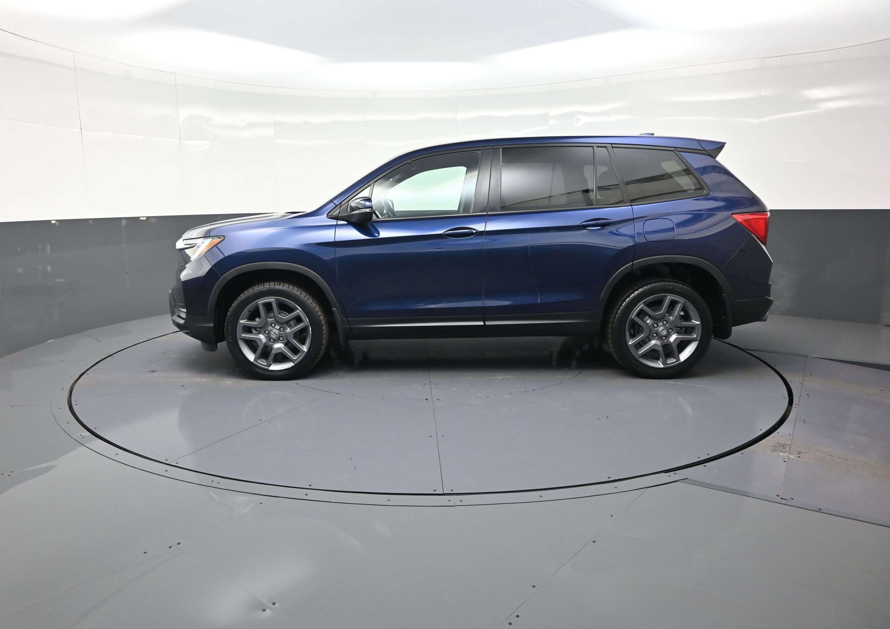 Used 2023 Honda Passport EX-L image 6