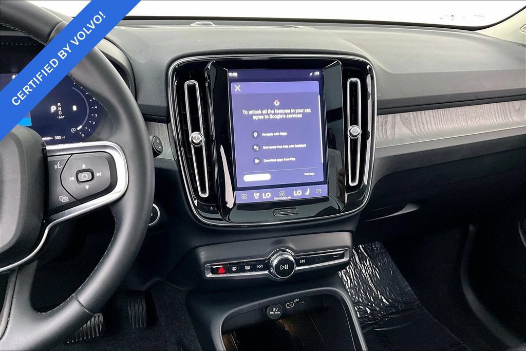Certified 2025 Volvo XC40 B5 Plus AWD/4WD image 7