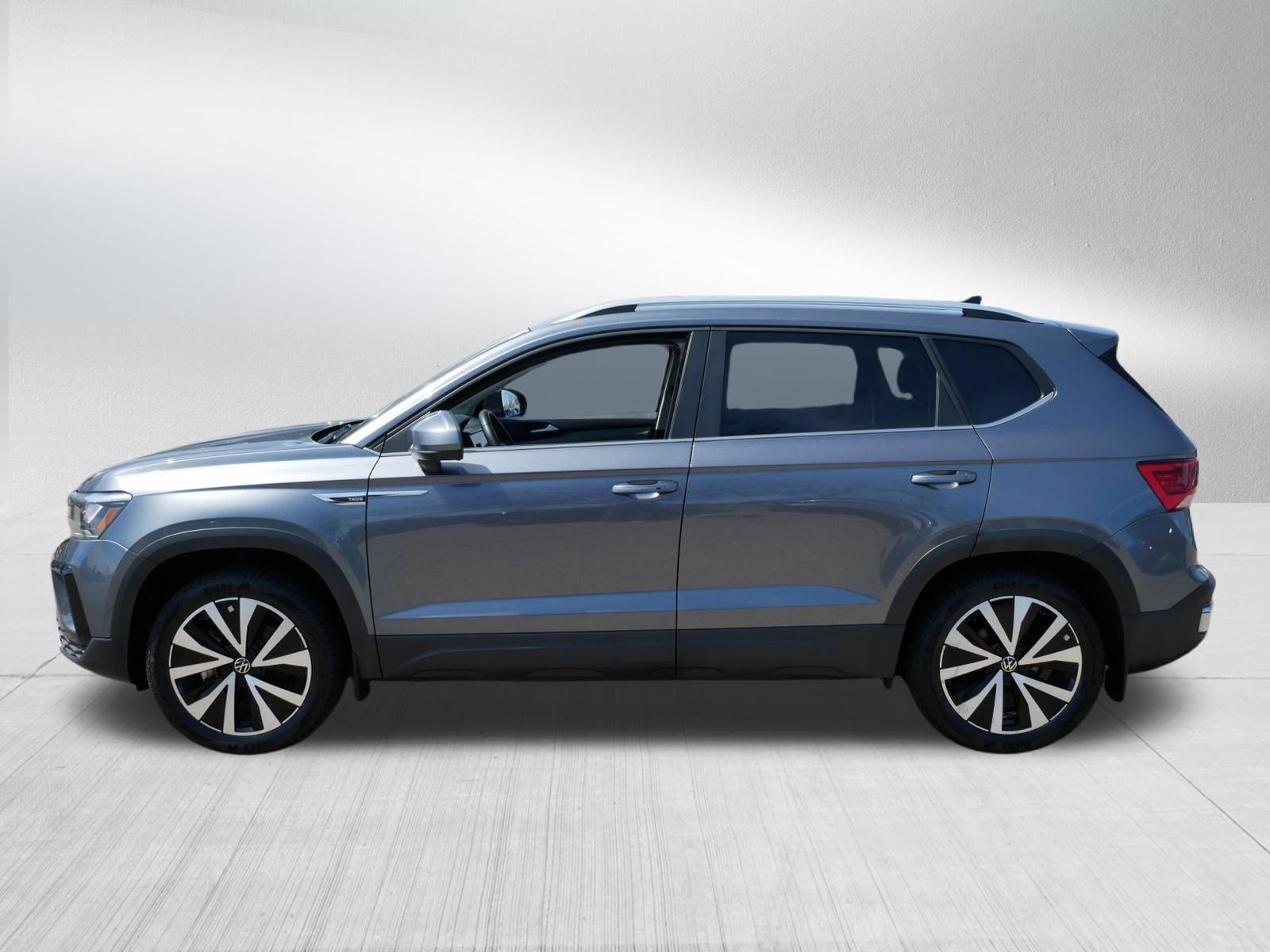 Certified 2022 Volkswagen Taos SE w/ Panoramic Sunroof Package AWD/4WD image 4