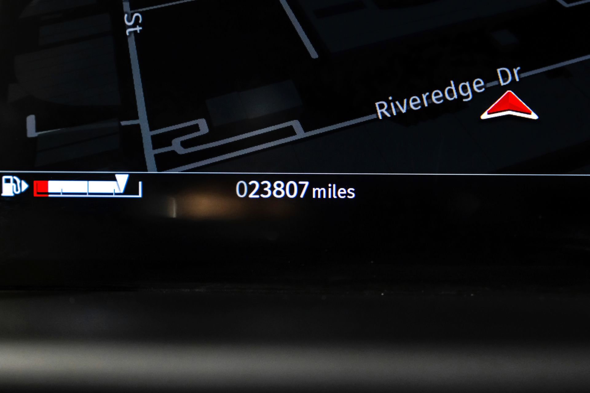 Used 2023 Land Rover Defender 110 SE image 24