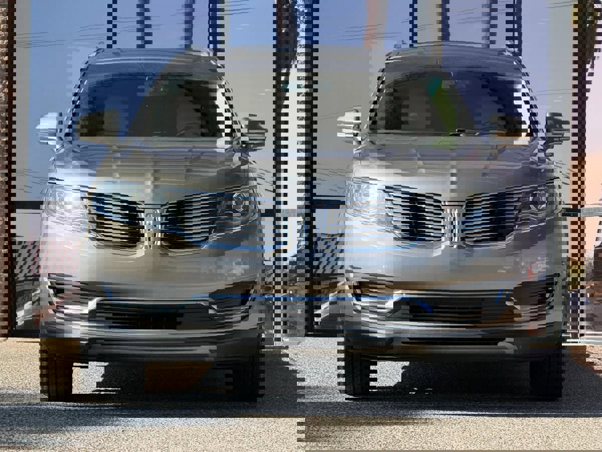 Used 2016 Lincoln MKX Select w/ Select Plus Package FWD image 19