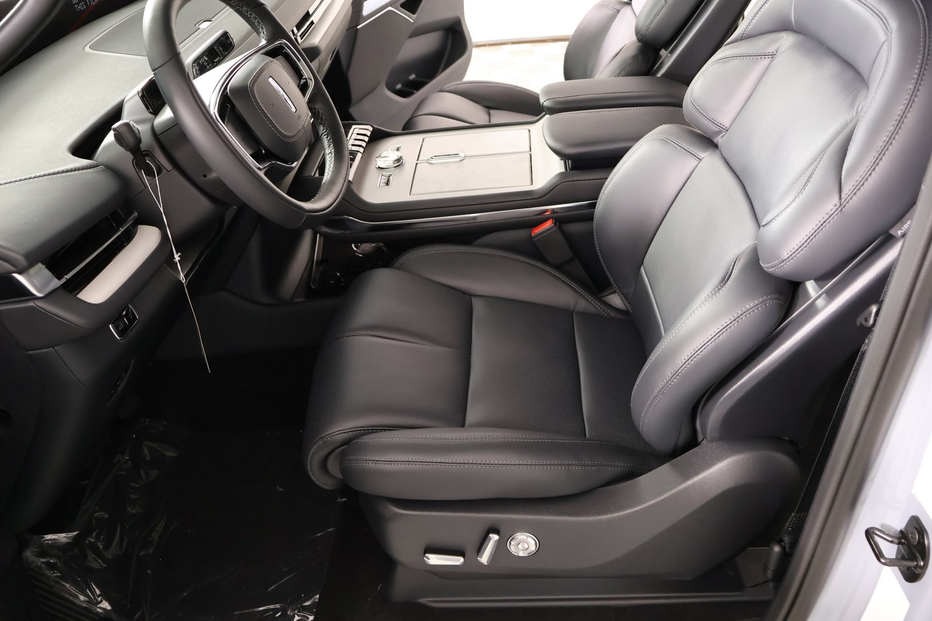 New 2026 Lincoln Navigator L Reserve w/ Jet Appearance Package AWD/4WD image 11