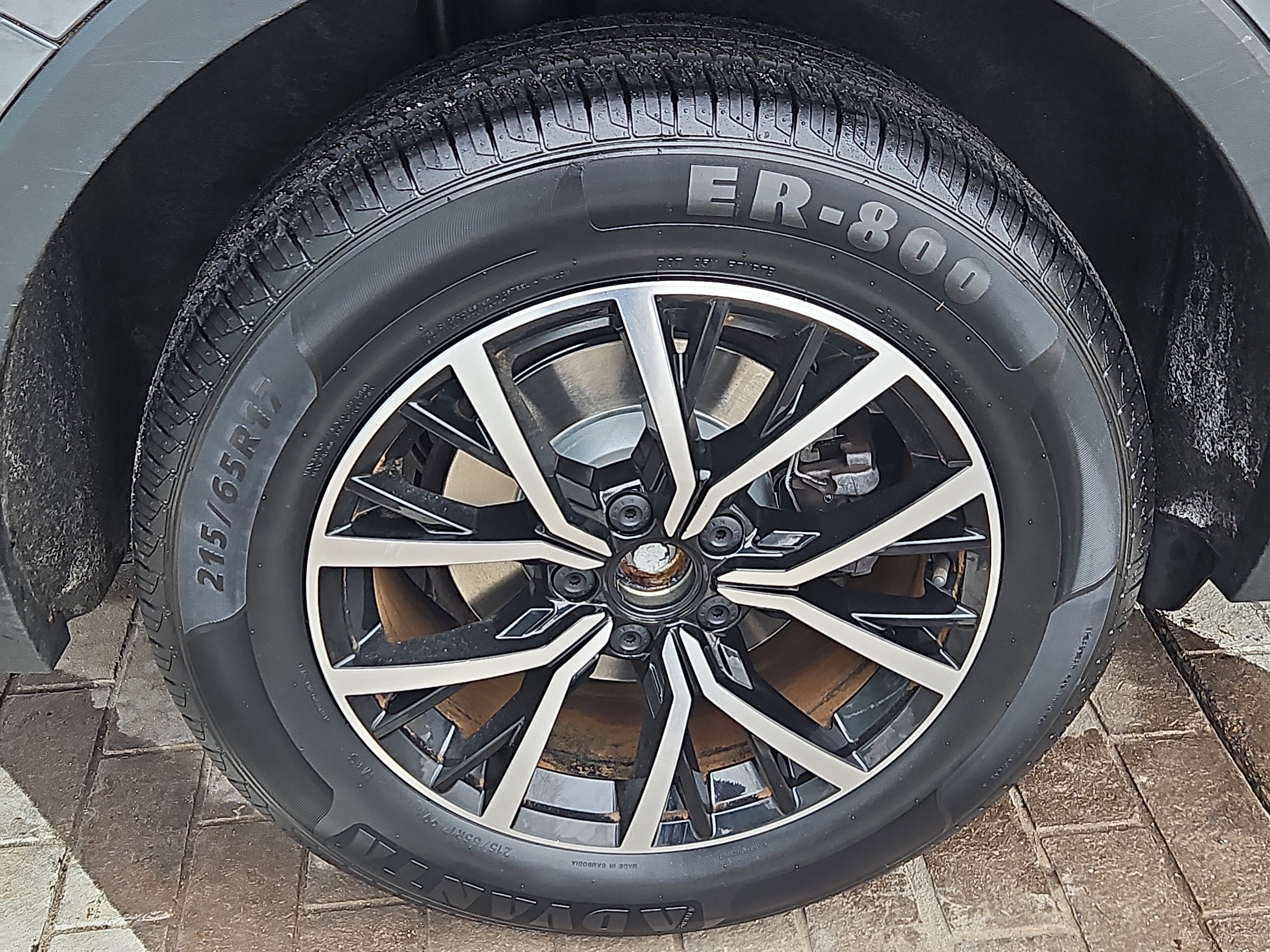 Used 2021 Volkswagen Tiguan SE w/ Panoramic Sunroof Package image 27