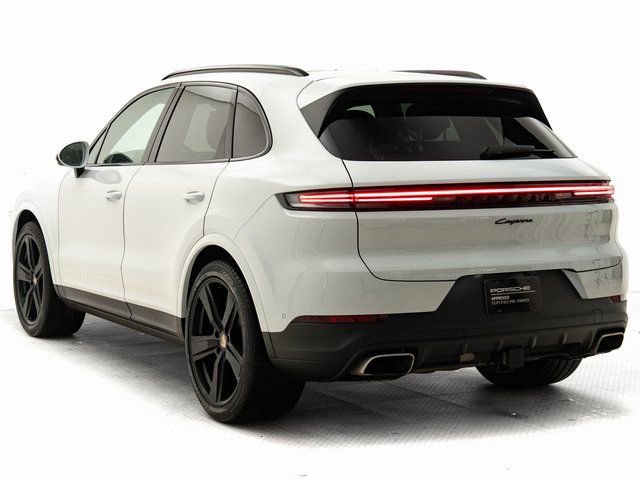 Certified 2025 Porsche Cayenne image 3