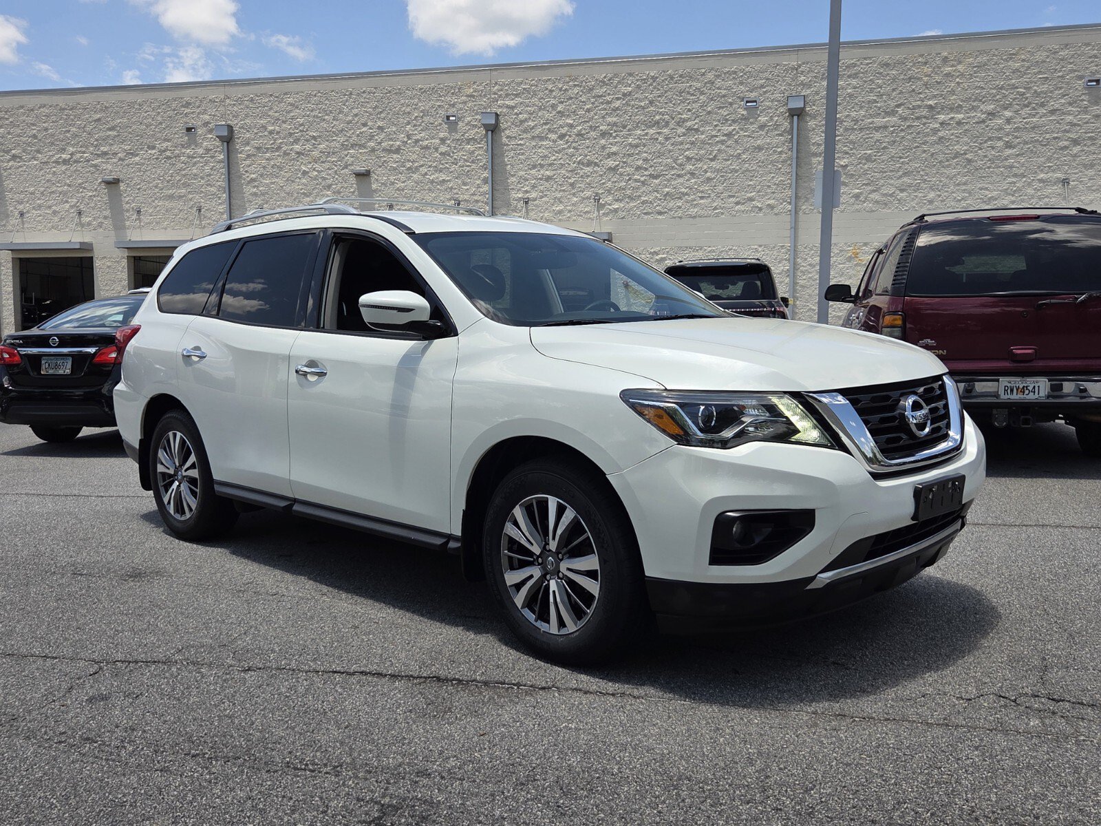 Used 2020 Nissan Pathfinder SV AWD/4WD image 4