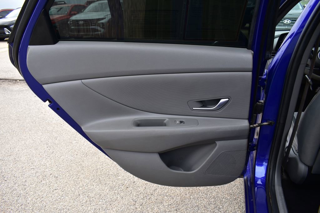 Used 2022 Hyundai Elantra SEL FWD image 14