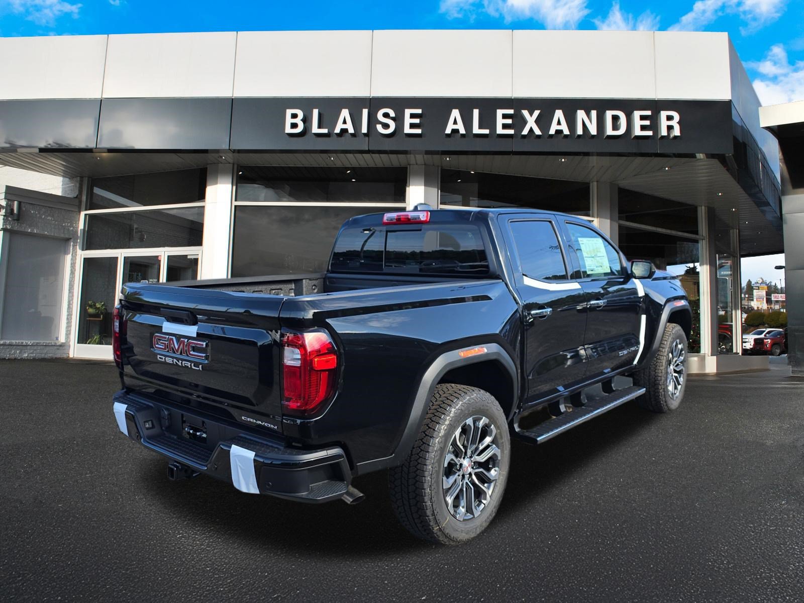 New 2026 GMC Canyon Denali AWD/4WD image 3