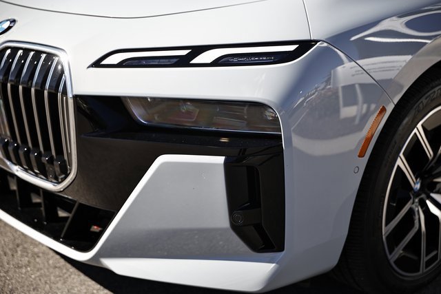 Used 2025 BMW 740i xDrive image 12