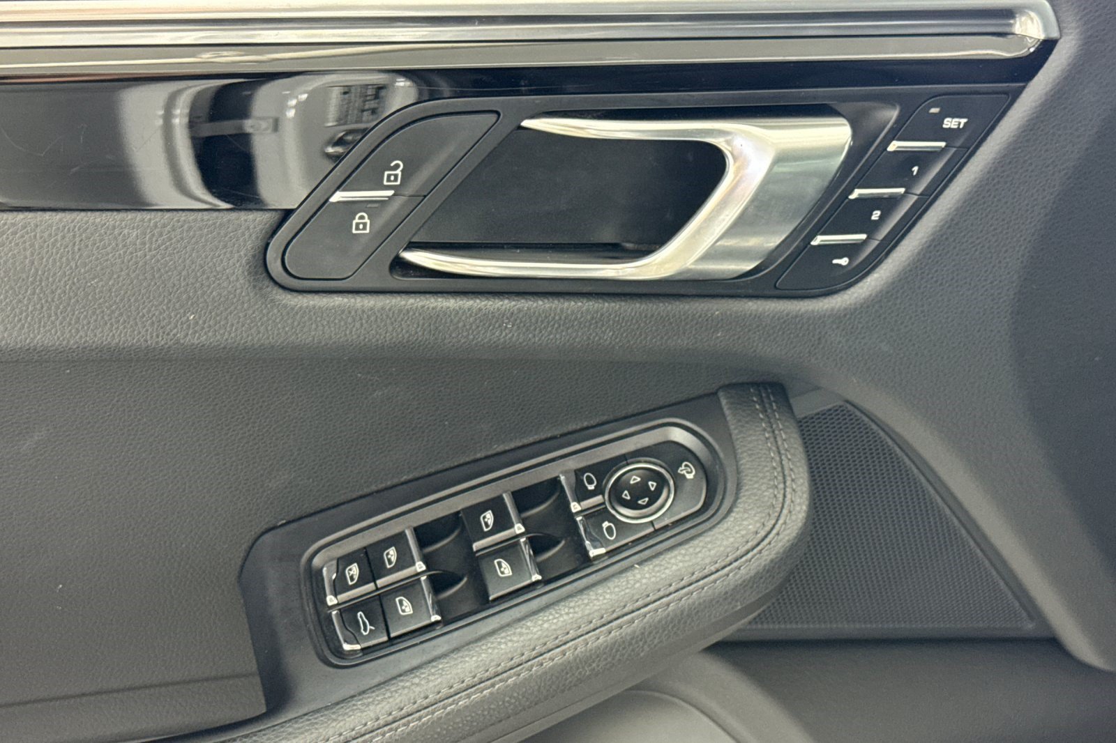 Used 2023 Porsche Macan AWD/4WD image 14