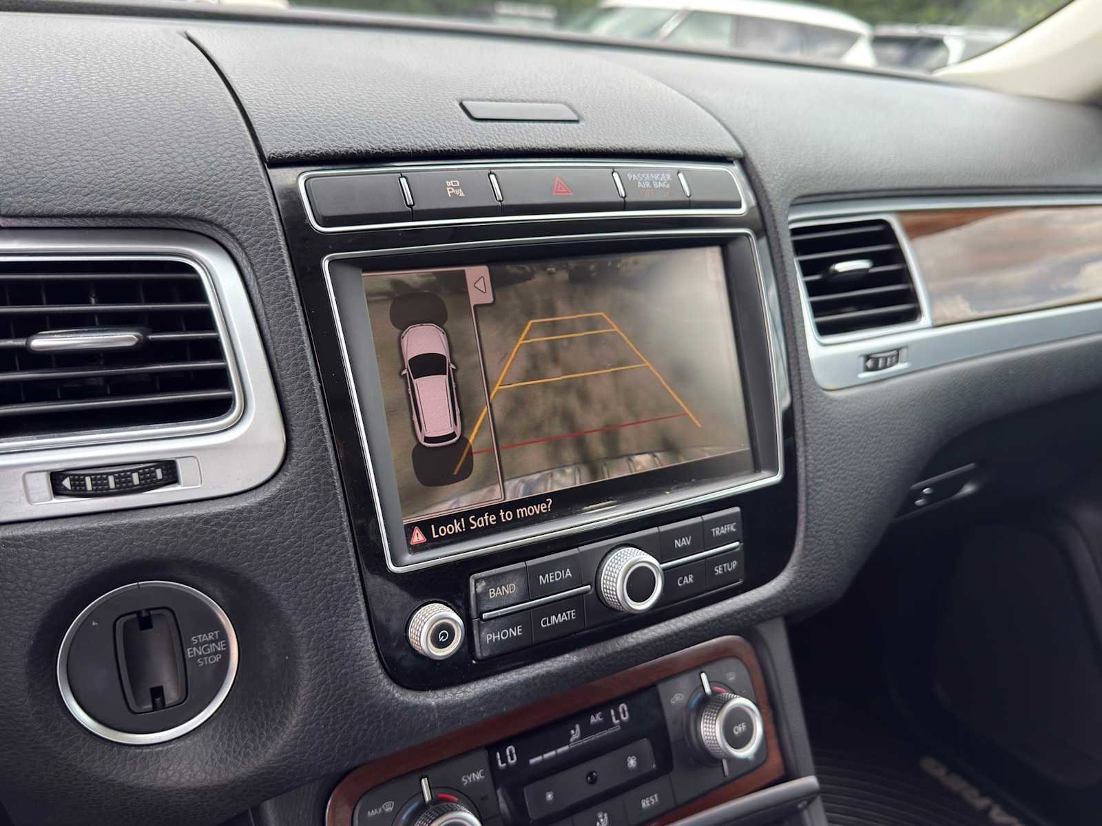 Used 2015 Volkswagen Touareg TDI AWD/4WD image 17