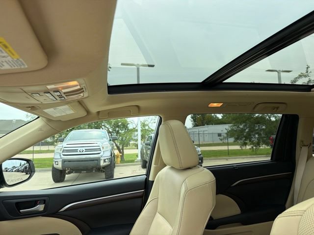 Used 2016 Toyota Highlander Limited Platinum AWD/4WD image 9