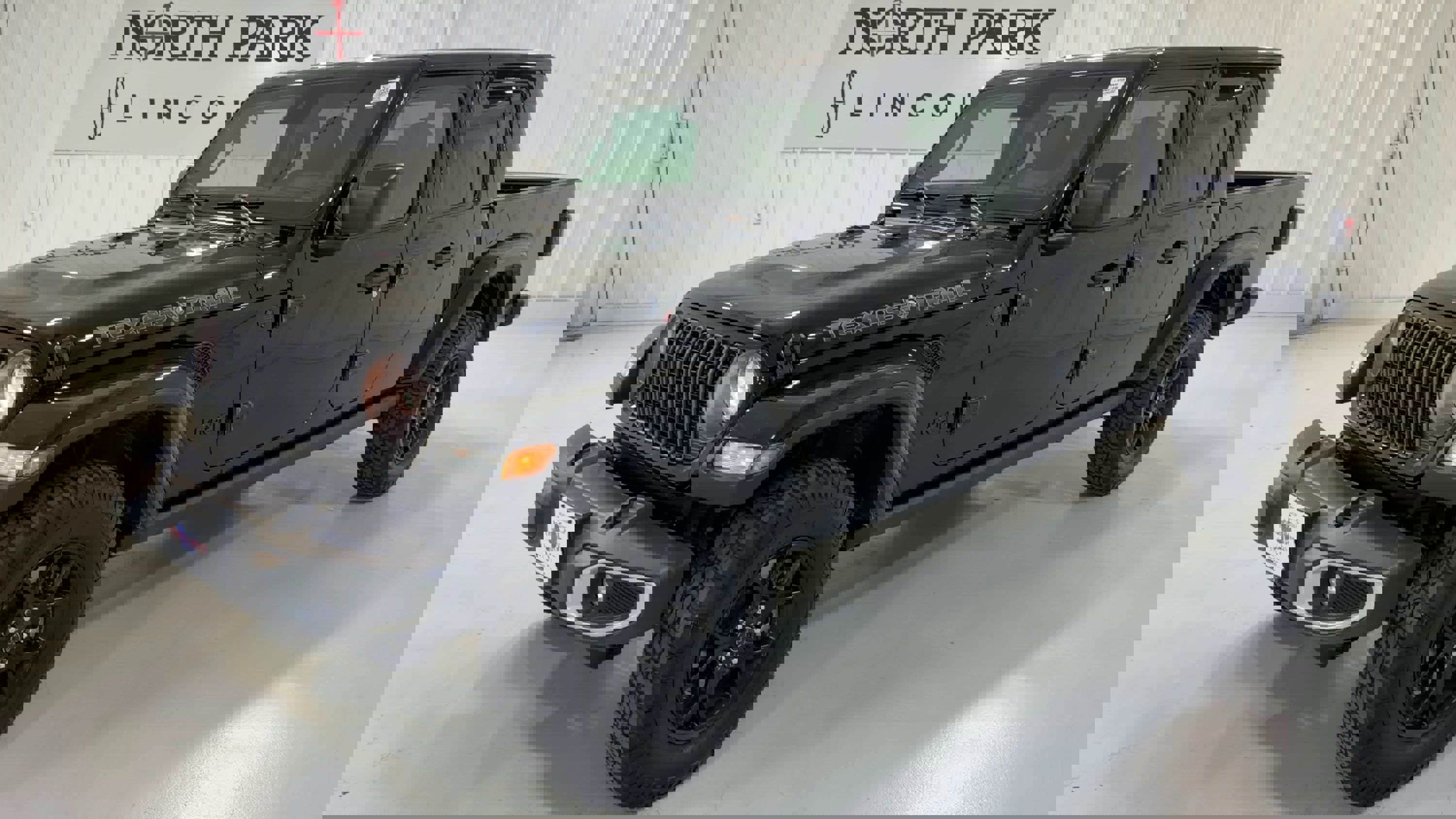 Used 2025 Jeep Gladiator Sport image 5