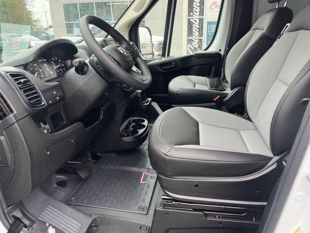 Used 2025 RAM ProMaster 2500 w/ Convenience Group image 9