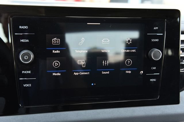 Used 2025 Volkswagen Jetta SE w/ Sunroof Package FWD image 14