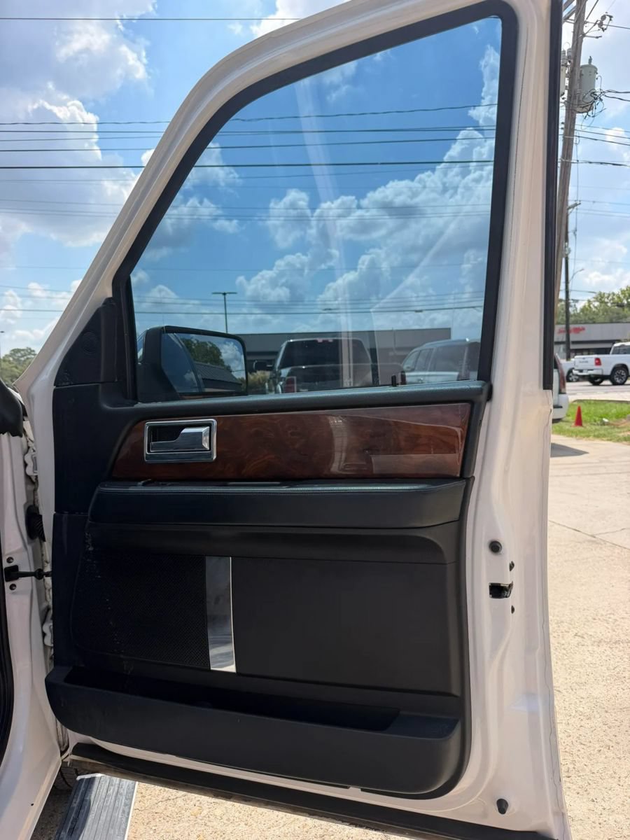 Used 2015 Lincoln Navigator L 2WD image 23