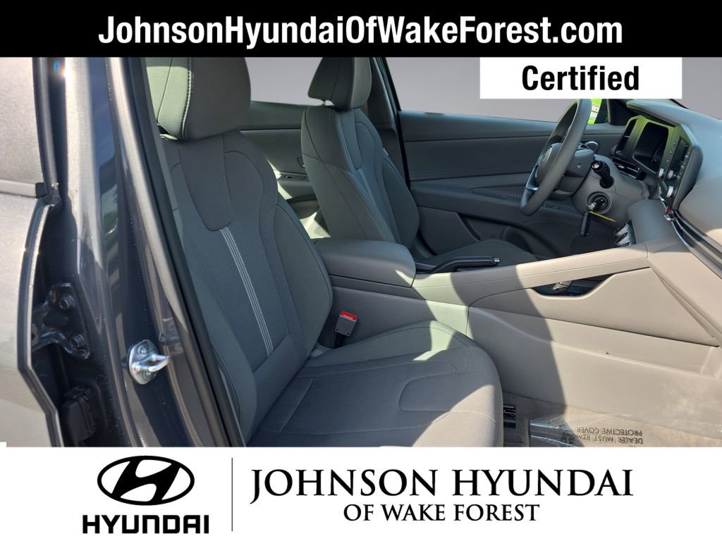 Certified 2025 Hyundai Elantra SE image 18