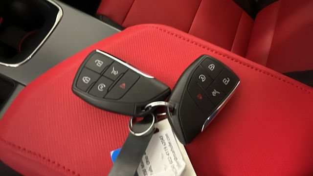 Used 2025 Chevrolet Equinox EV RS FWD image 21