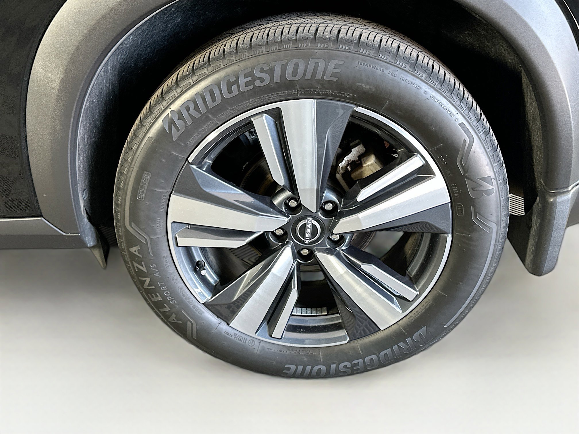 Used 2023 Nissan Rogue SL w/ SL Premium Package image 11