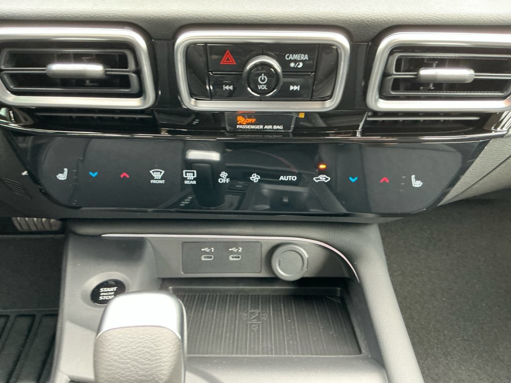 New 2026 Nissan Sentra SR w/ SR Premium Package FWD image 22