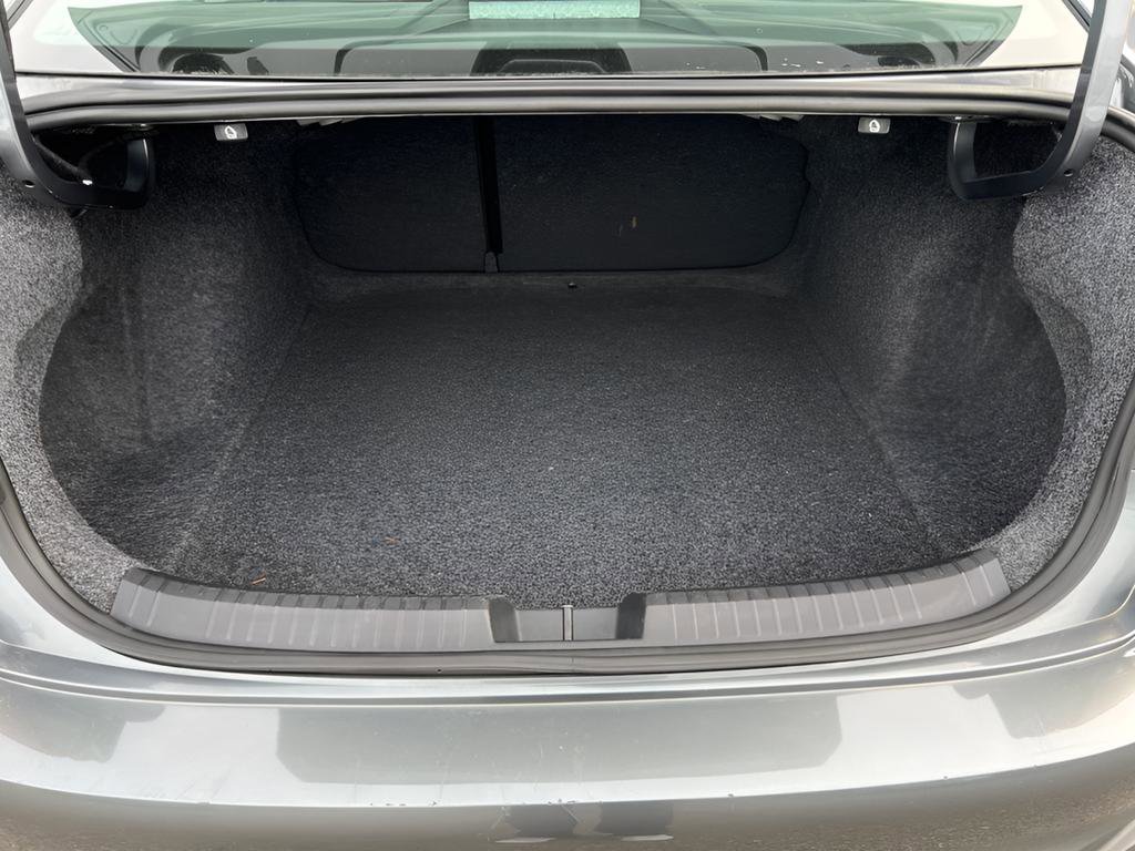 Used 2024 Volkswagen Jetta SE image 11