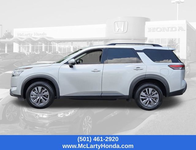 Used 2025 Nissan Pathfinder SV AWD/4WD image 2