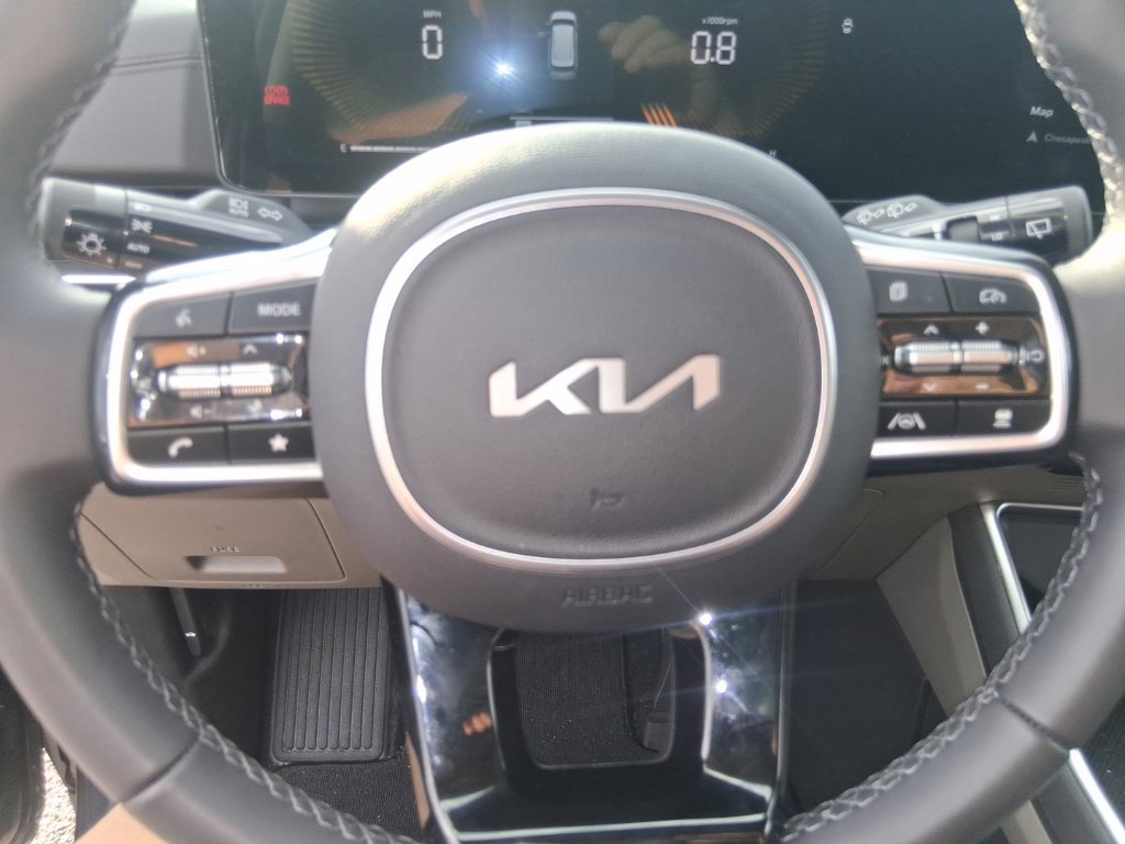 Certified 2026 Kia Carnival FWD image 14