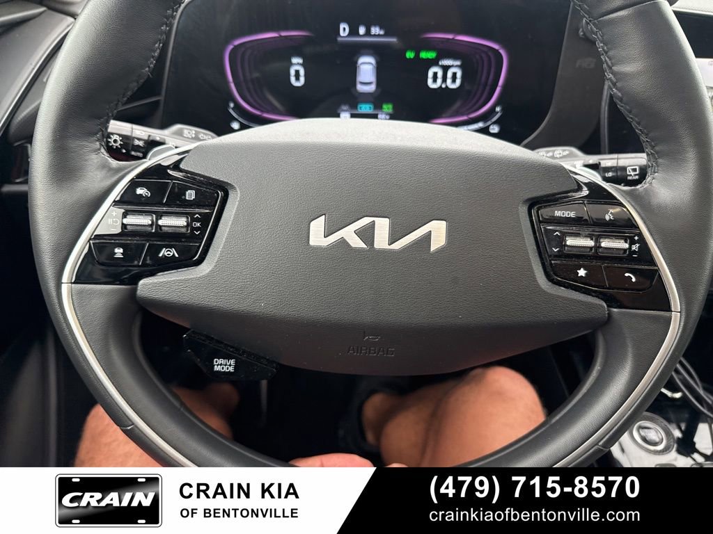 Used 2023 Kia Niro SX Touring image 27