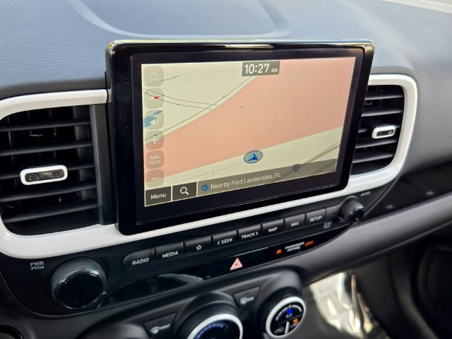 Used 2025 Hyundai Venue Limited FWD image 9