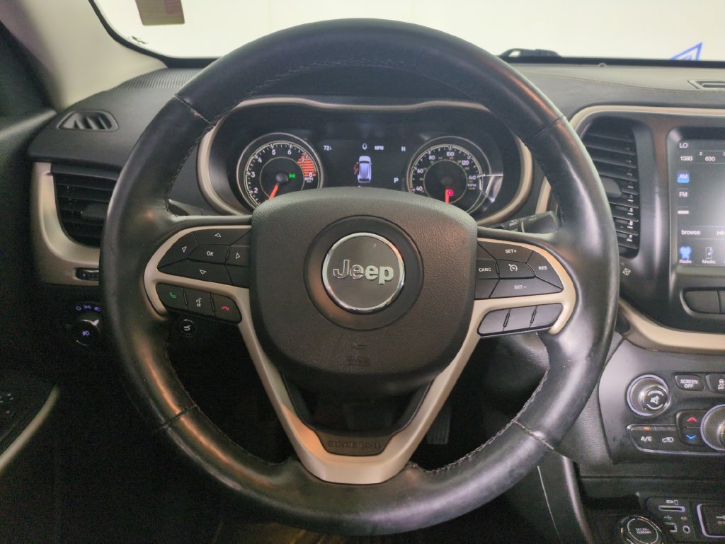 Used 2018 Jeep Cherokee Limited AWD/4WD image 18