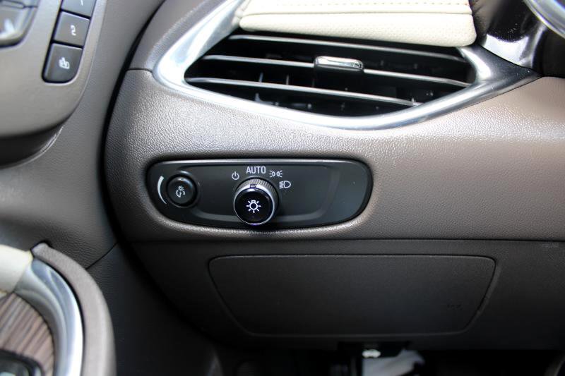 Used 2019 Chevrolet Malibu Premier w/ Sun and Wheel Package image 28