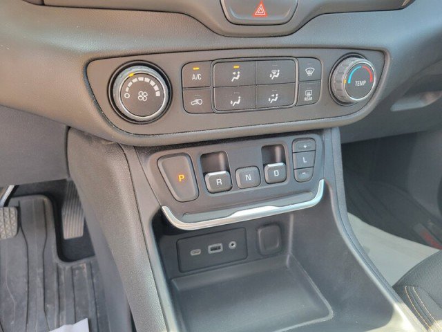 Used 2021 GMC Terrain SLE w/ Elevation Edition FWD image 17