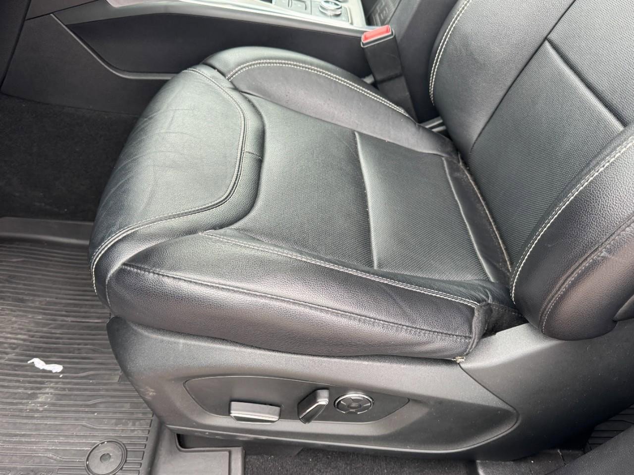 Used 2020 Ford Explorer ST w/ ST Street Pack image 16