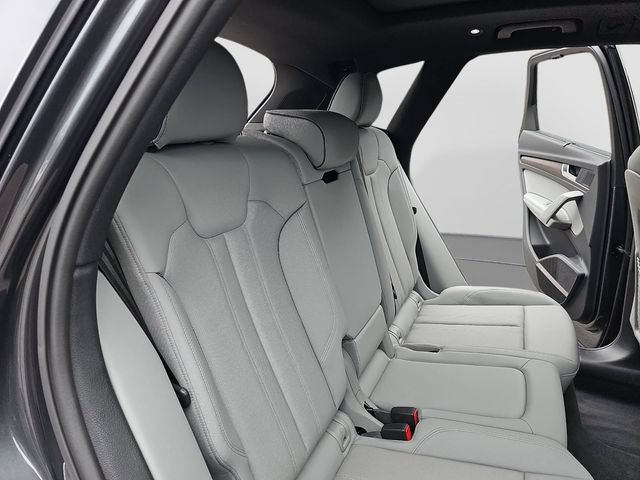 Used 2024 Audi Q5 e Prestige w/ Prestige Package AWD/4WD image 33