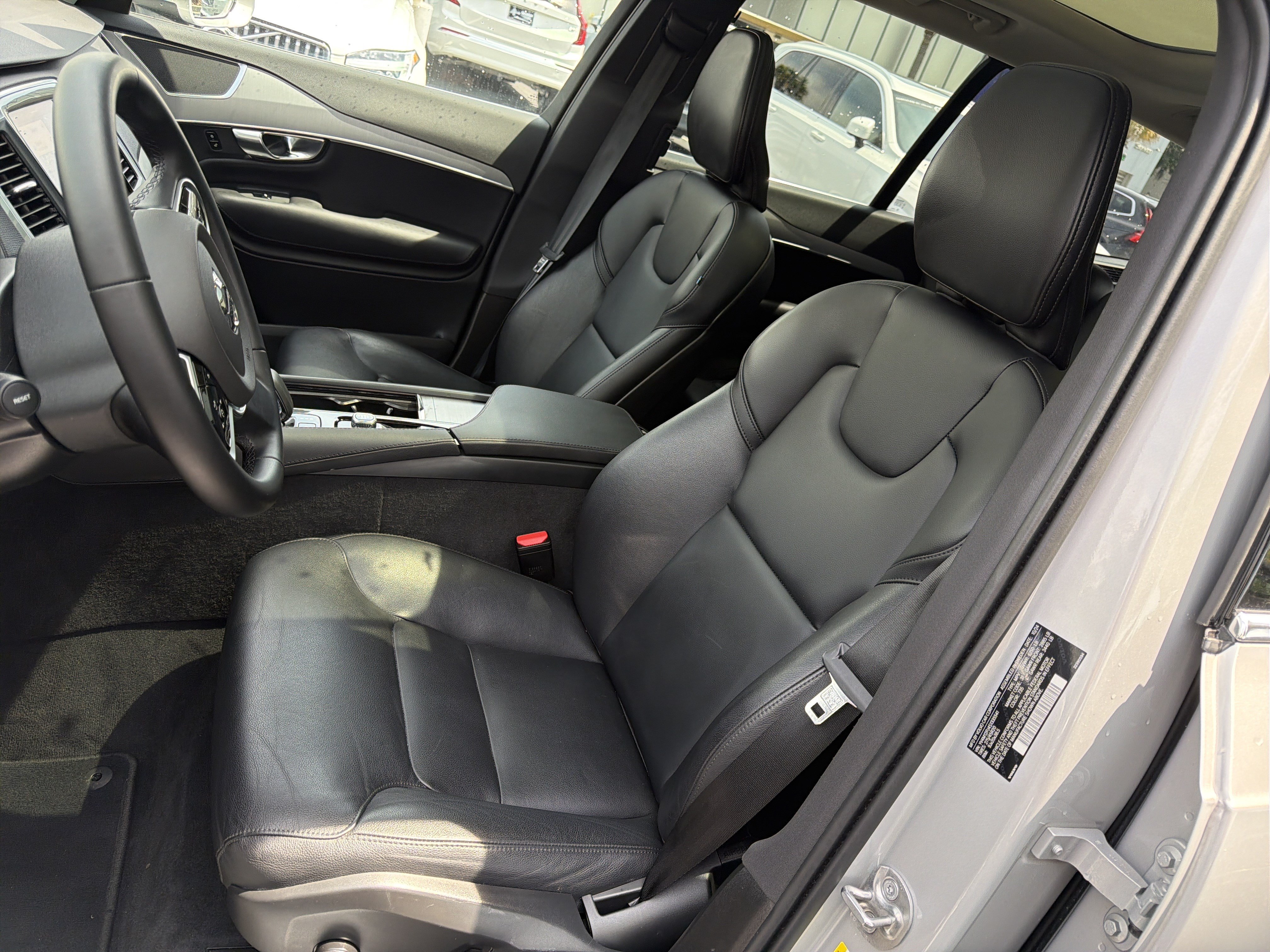 Certified 2025 Volvo XC90 B5 Core AWD/4WD image 17