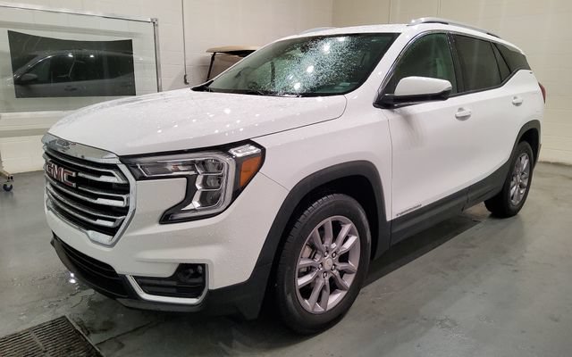 Used 2024 GMC Terrain SLT AWD/4WD image 4