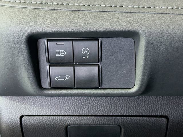 Certified 2025 Toyota Highlander LE image 11