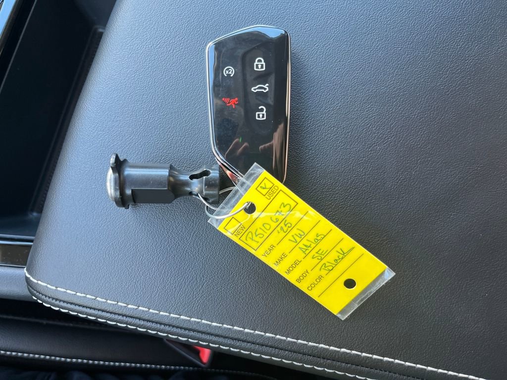 Certified 2025 Volkswagen Atlas SE image 17