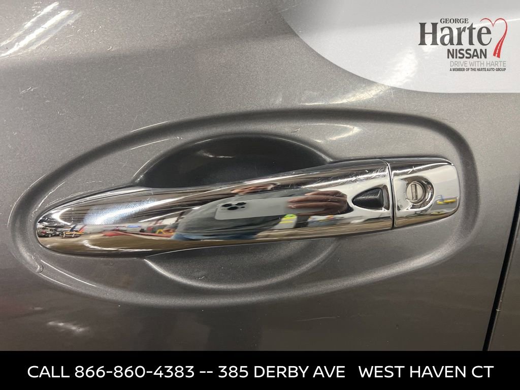 Used 2016 Nissan Rogue SV image 10