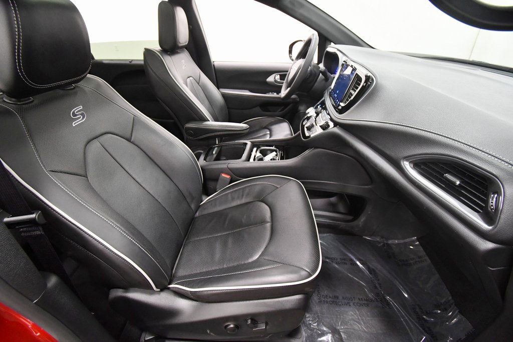 Used 2025 Chrysler Pacifica Limited image 19