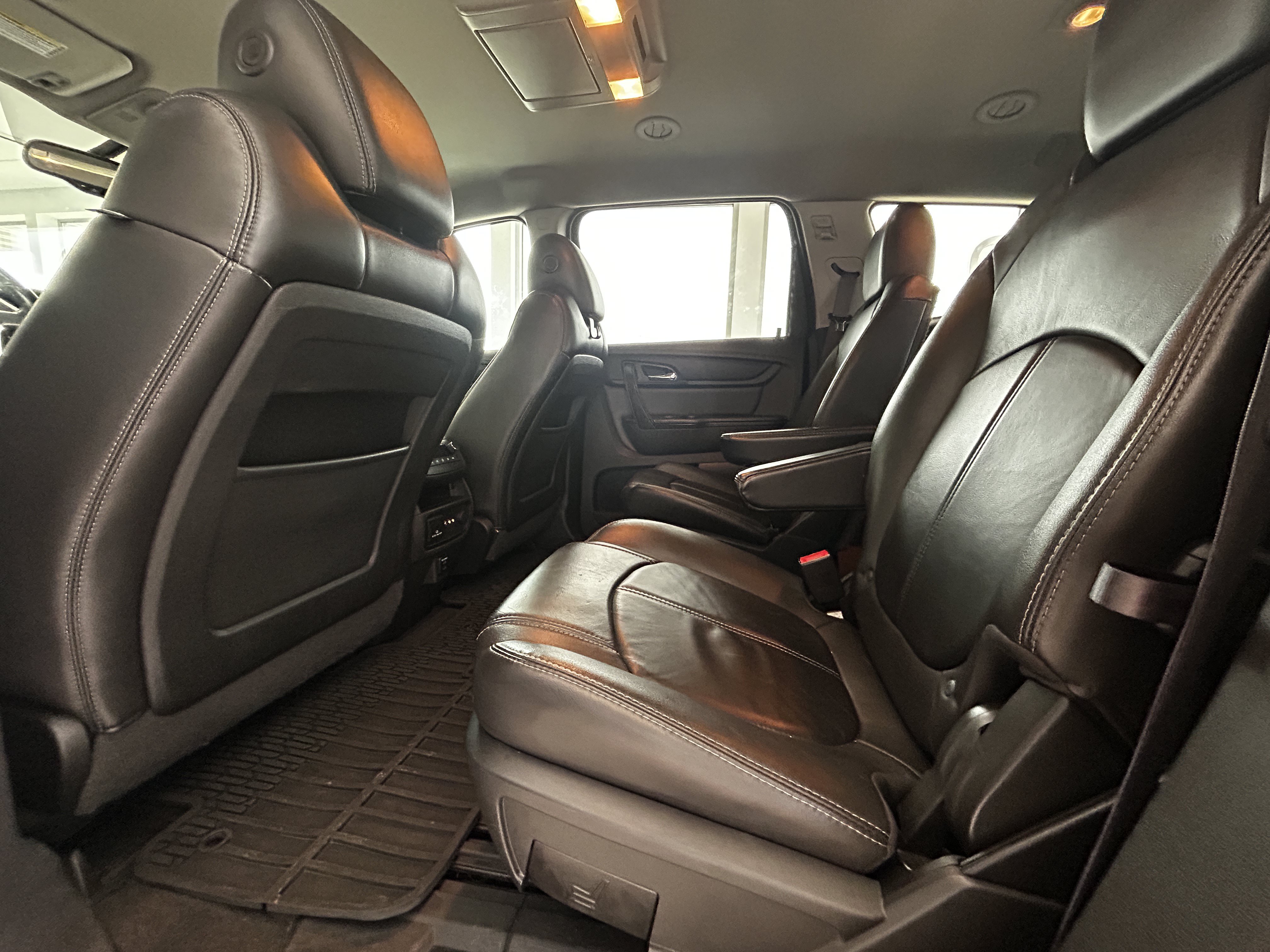 Used 2015 Chevrolet Traverse LT FWD image 17