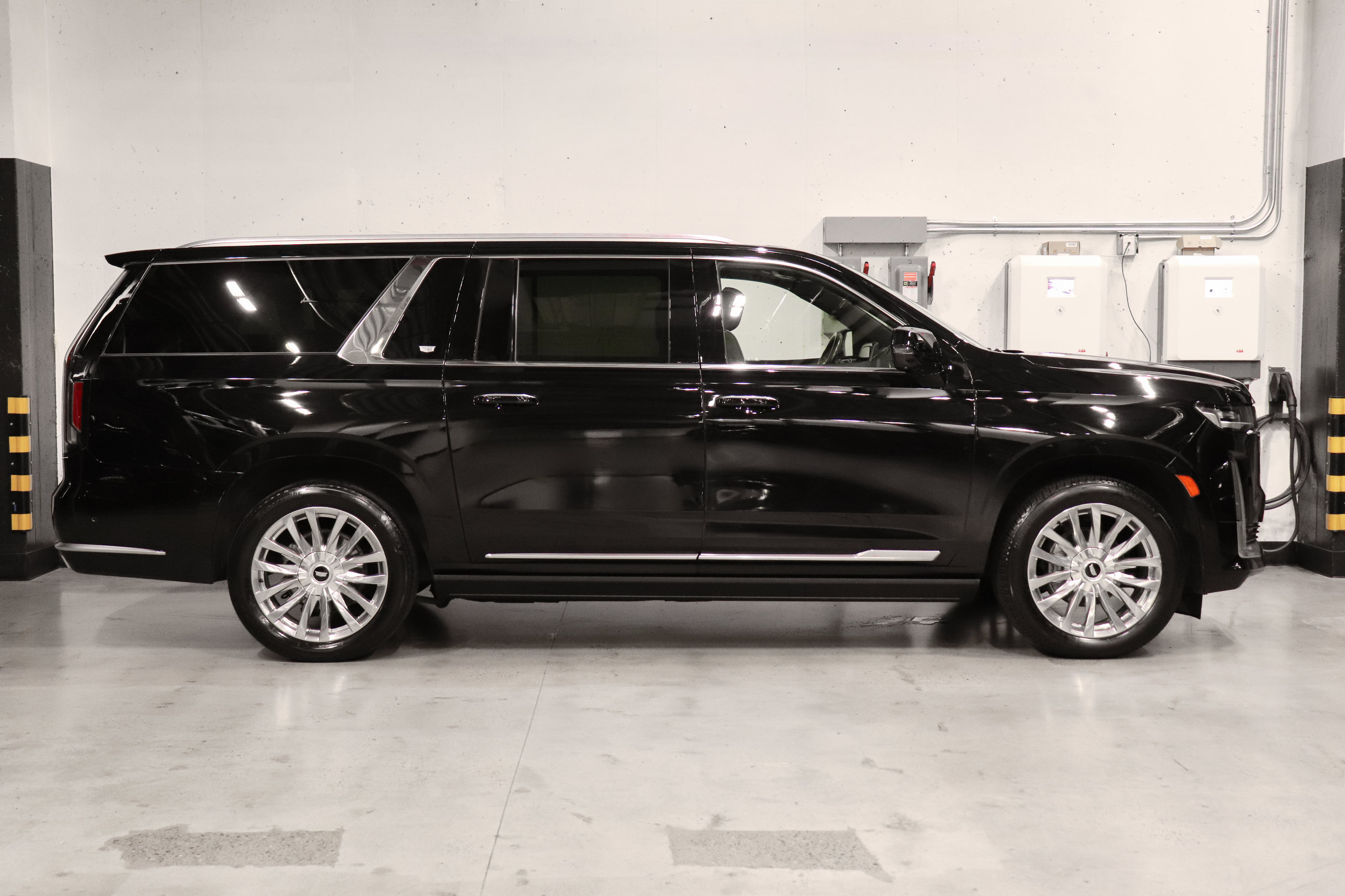 Used 2023 Cadillac Escalade ESV Premium Luxury w/ Performance Package AWD/4WD image 6