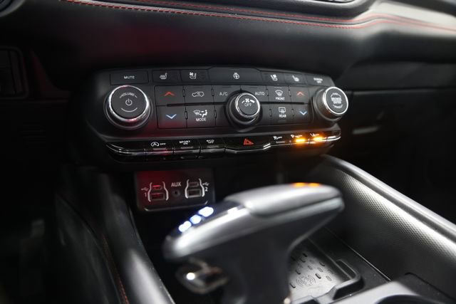 Used 2025 Dodge Durango GT AWD/4WD image 25