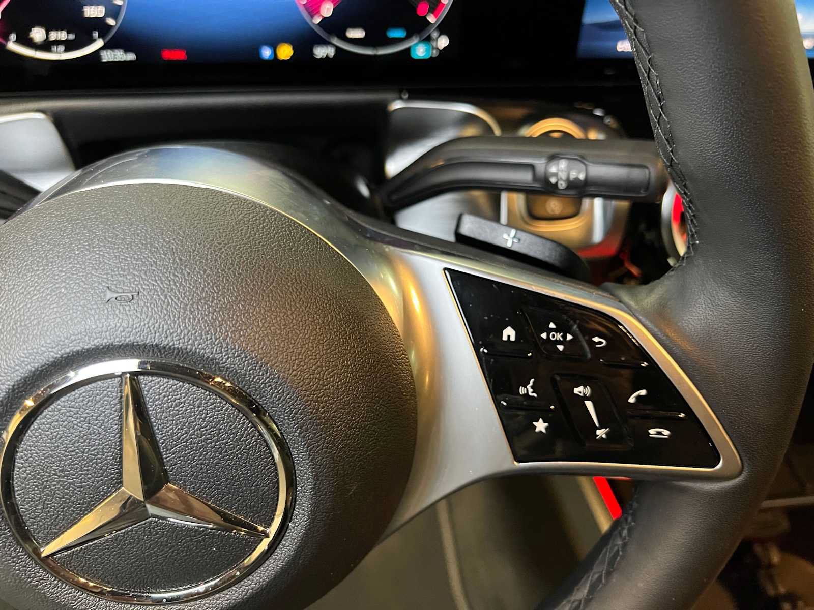 Used 2026 Mercedes-Benz GLB 250 4MATIC image 30