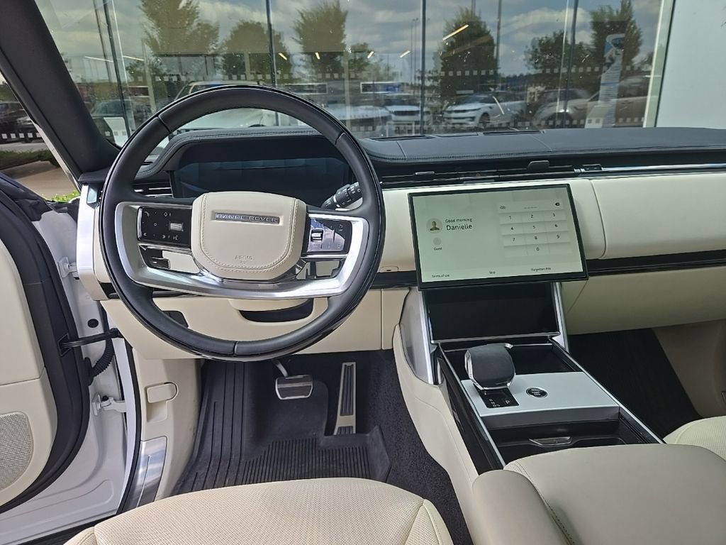 Certified 2025 Land Rover Range Rover SE AWD/4WD image 14