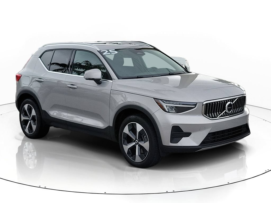Used 2025 Volvo XC40 B5 Core w/ Protection Package