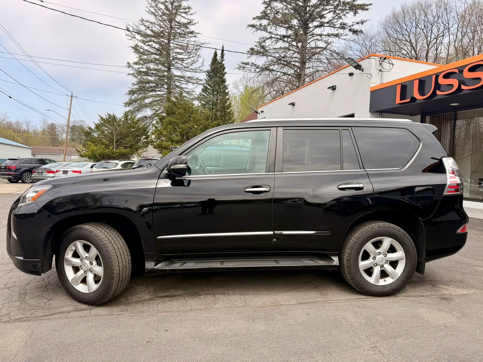 Used 2018 Lexus GX 460 w/ Navigation Package AWD/4WD image 3