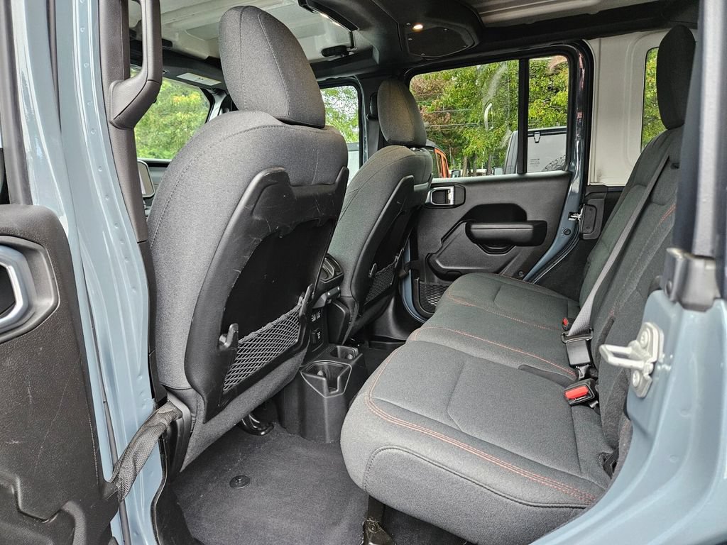 Used 2025 Jeep Wrangler Unlimited Rubicon AWD/4WD image 17