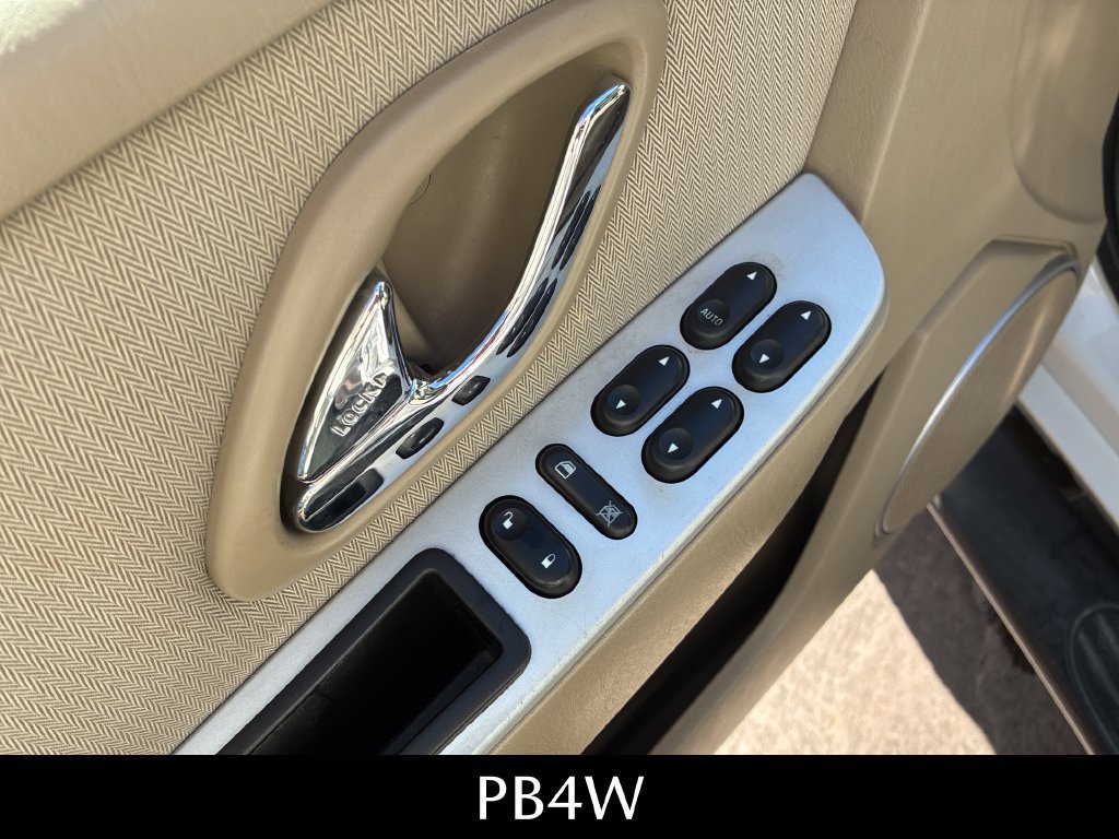 Used 2005 Mercury Mariner 2WD V6 image 23