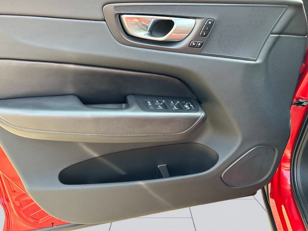 Used 2023 Volvo XC60 B5 Plus AWD/4WD image 29