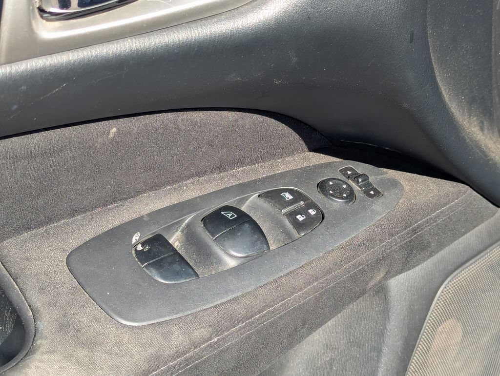 Used 2014 Nissan Pathfinder S FWD image 25